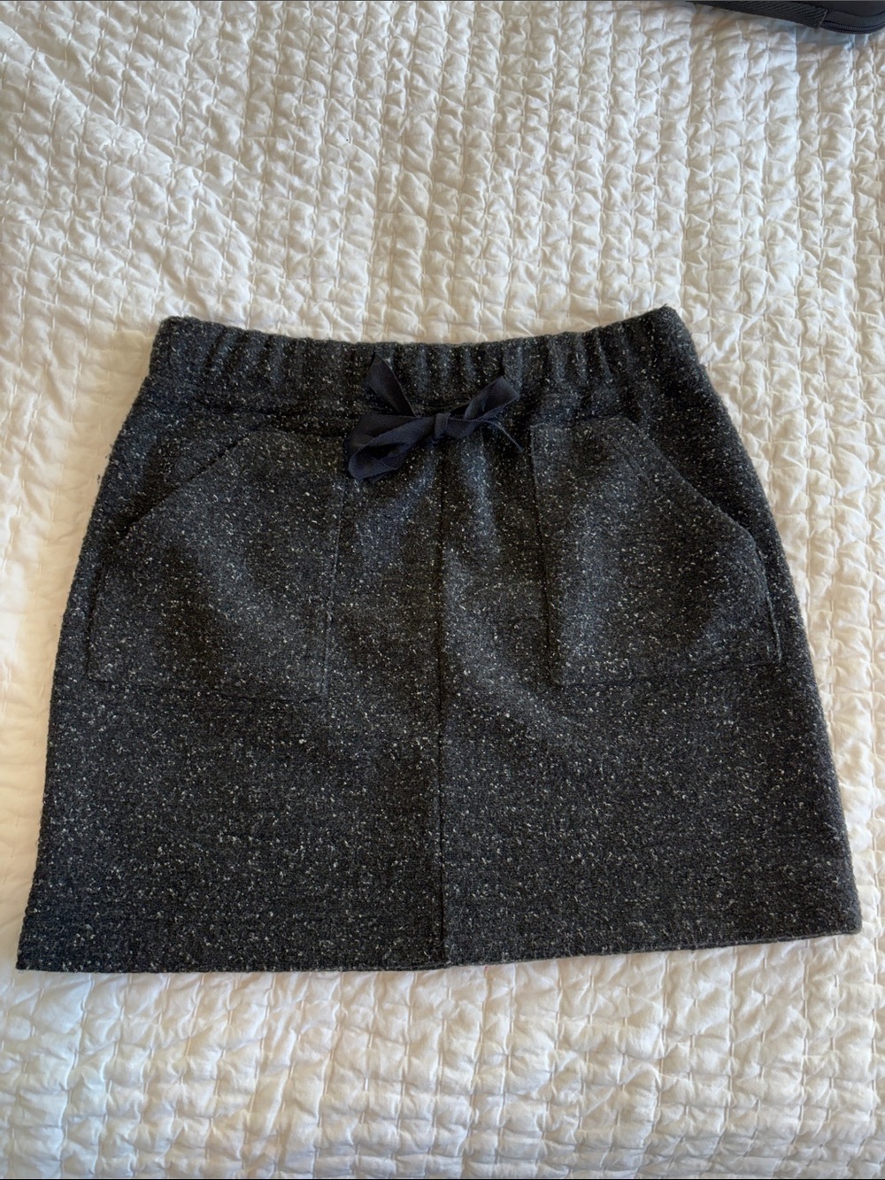 Loft - Mini Skirt w/Elastic Waist - Great Condition! (M)